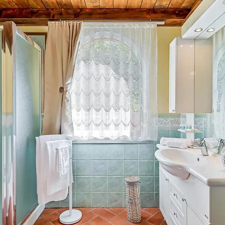 Ester Semesterbostad *